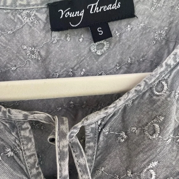 NEW Young Threads Boho Gray flowy tunic top. NWOT. Small Brand new - Picture 6 of 10